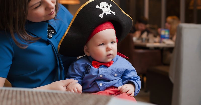 Voyager avec un bébé : astuces pour un séjour serein et sans stress