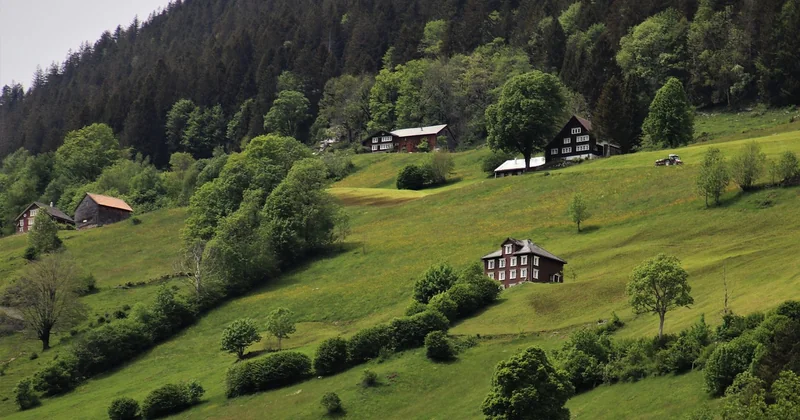 La méthode des "jumeaux discrets" : le même paysage, sans la foule